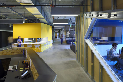 Funny_Or_Die_Offices_by_Clive_Wilkinson_dezeen_468_6